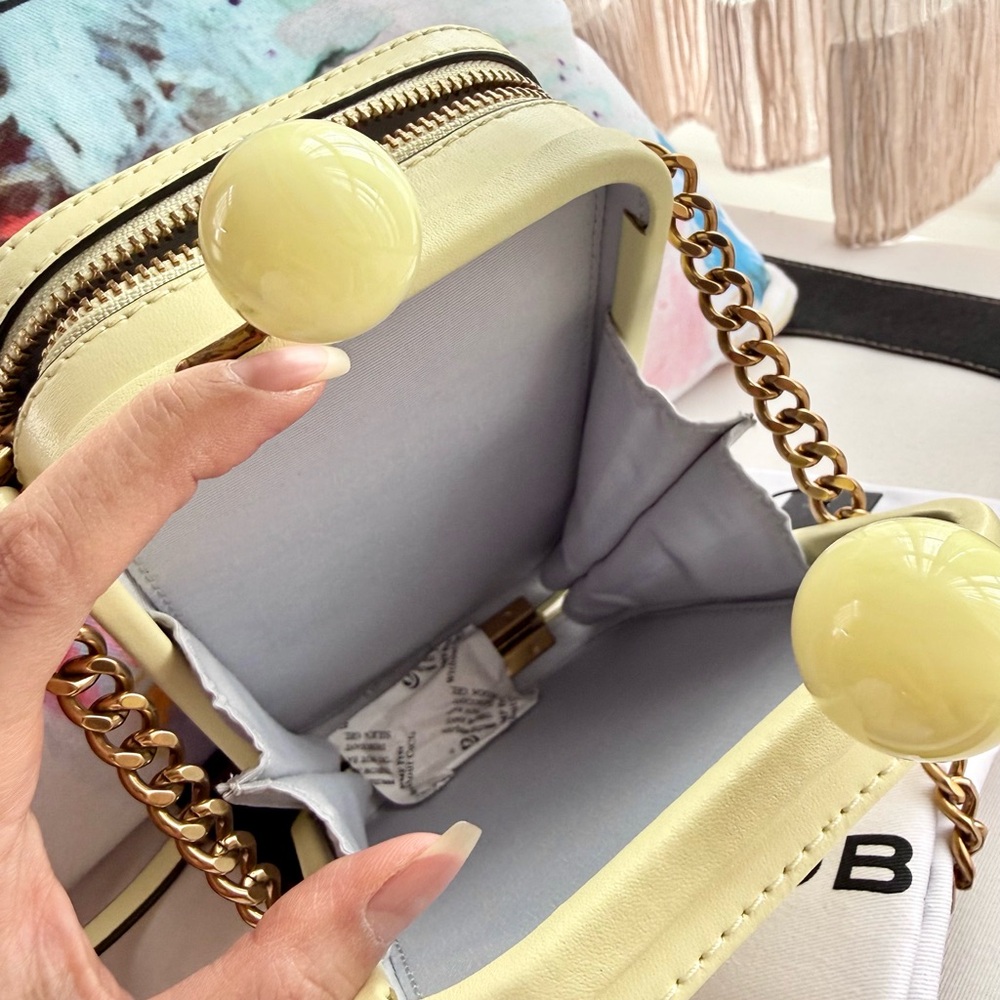 Marc Jacobs Beige Crossbody Bag with Gold Chain - Picture 12 of 12